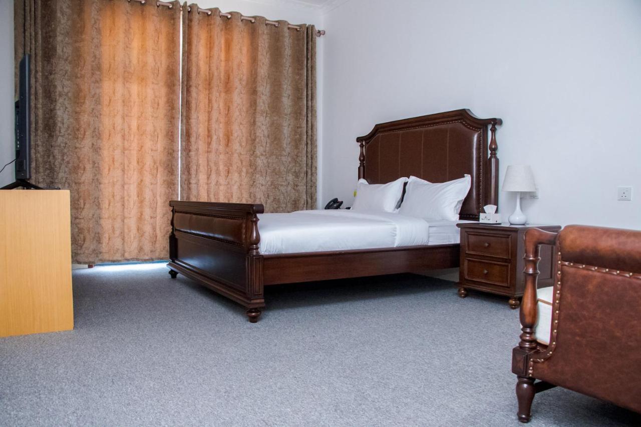 Lark Hotel ดาร์เอสซาลาม ภายนอก รูปภาพ