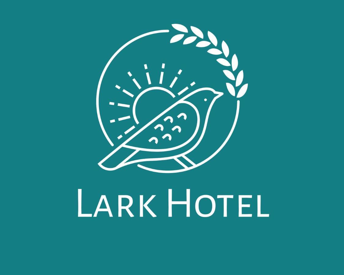 Lark Hotel ดาร์เอสซาลาม ภายนอก รูปภาพ