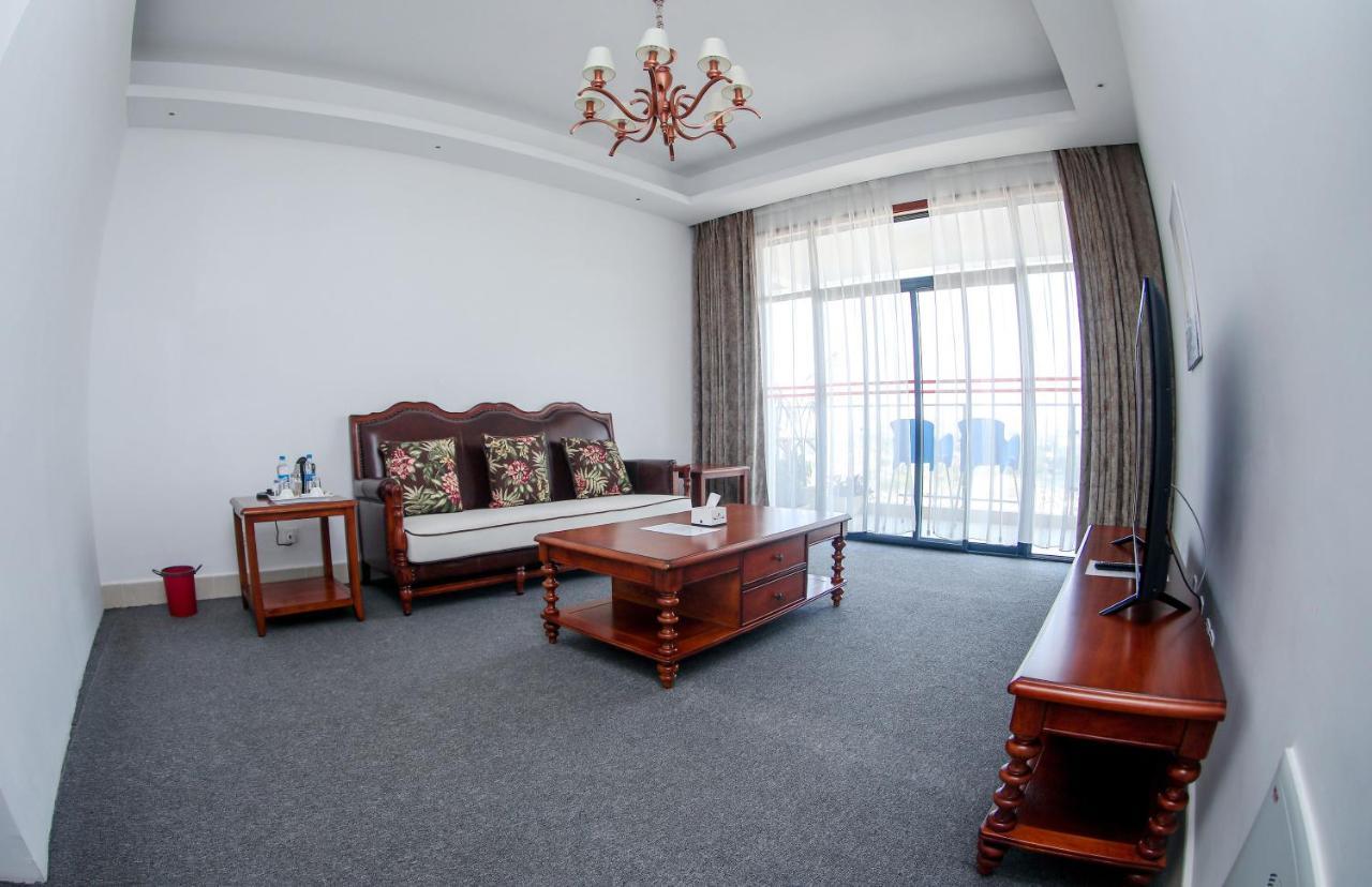 Lark Hotel ดาร์เอสซาลาม ภายนอก รูปภาพ