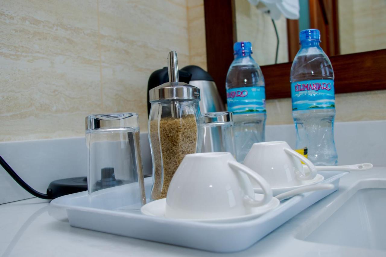 Lark Hotel ดาร์เอสซาลาม ภายนอก รูปภาพ
