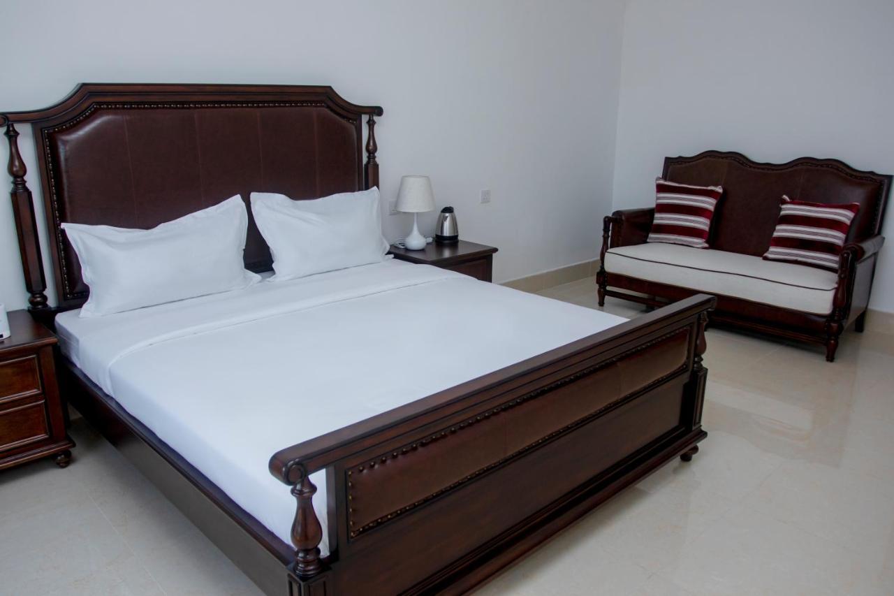 Lark Hotel ดาร์เอสซาลาม ภายนอก รูปภาพ