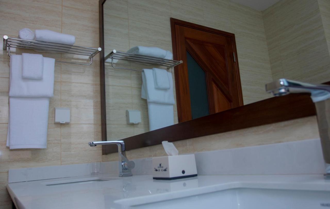 Lark Hotel ดาร์เอสซาลาม ภายนอก รูปภาพ