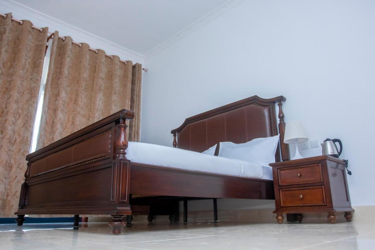 Lark Hotel ดาร์เอสซาลาม ภายนอก รูปภาพ